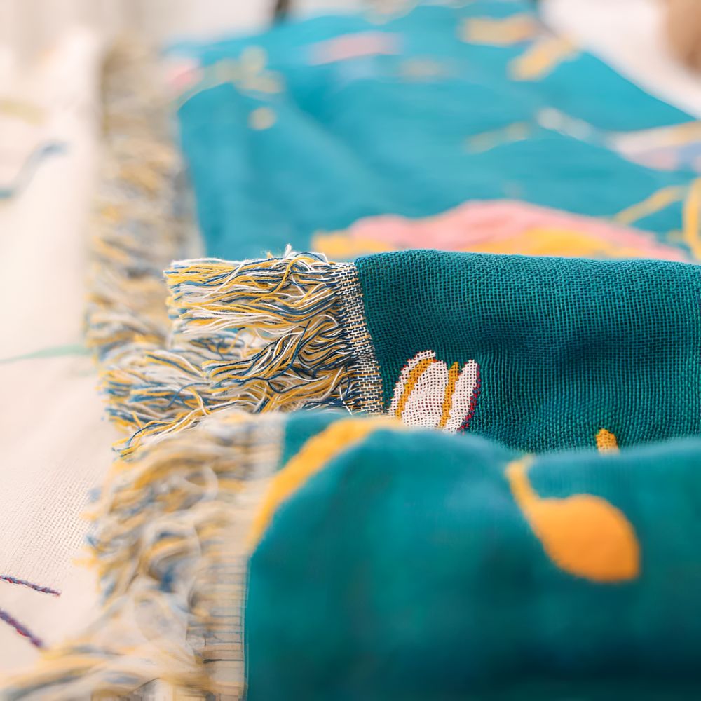Whimsical Bird Cotton Throw Blanket with Tassels – Lightweight Boho Home Decor, Vibrant Multi-Color Design 2