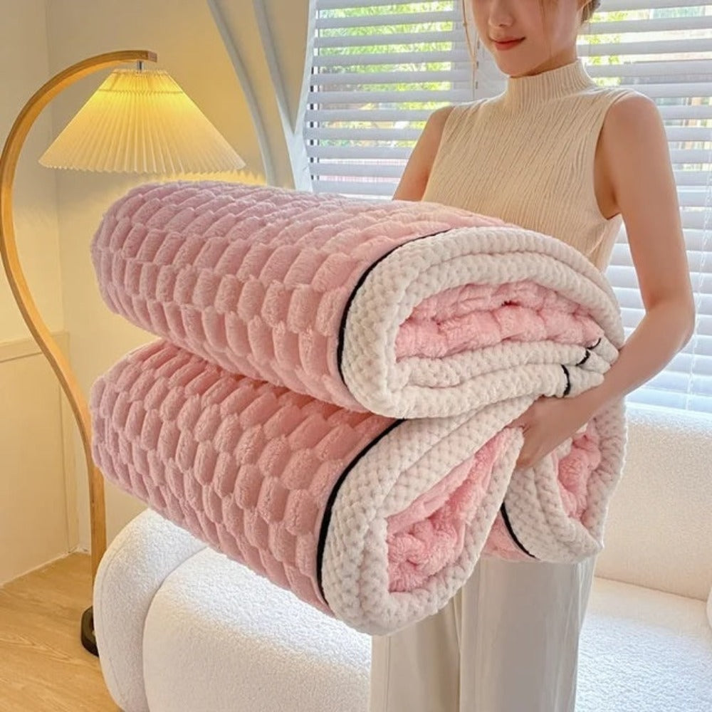 Cloud Cuddle Throw Blanket – Soft Bubble-Textured Sherpa Fleece for All Seasons, Cozy and Versatile Home Decor 11